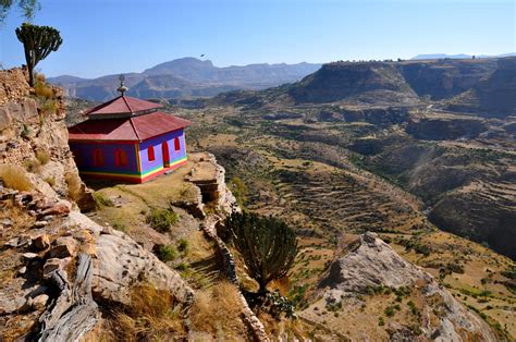 Il Monastero di Debre Damo! Un gioiello storico sospeso nel tempo e nella natura etiopica.