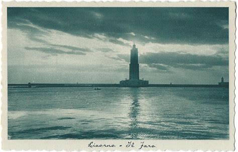  Il Faro di Huaguo: Una Sentinella Luminosa sull'Infinito Oceano!