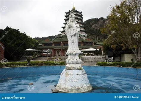  Il Tempio di Guanyin: Una perla di serenità nascosta nelle montagne di Shangluo!