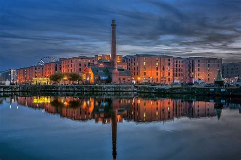 The Royal Albert Dock Liverpool: Un Oasis Storico e Vibrante per gli amanti del Mare!